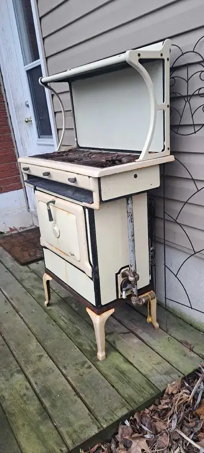 Antique gas stove made Gurney. Nice addition to your outdoor bbq. Makes a great conversation piece....