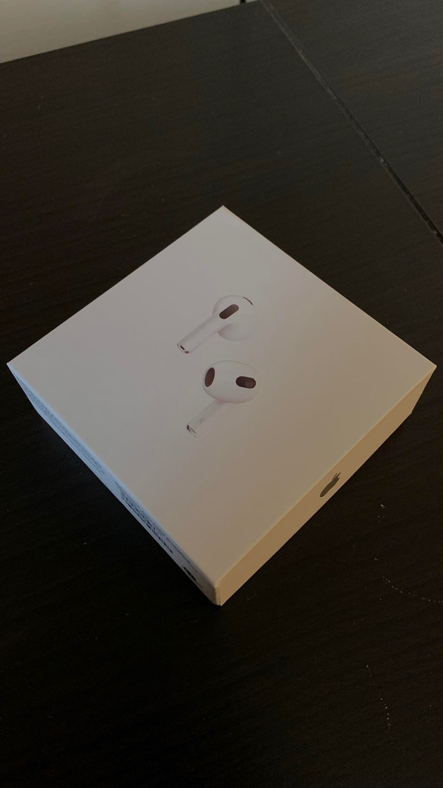 Apple AirPods 3rd generation new in box dans Écouteurs  à Laval/Rive Nord - Image 2