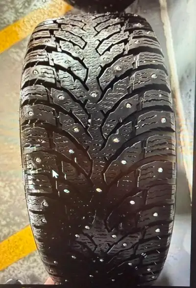 3 x pneus d'hiver cloutés Nokian Hakkapelitta 9 avec une profondeur de bande de roulement de 8/32, b...