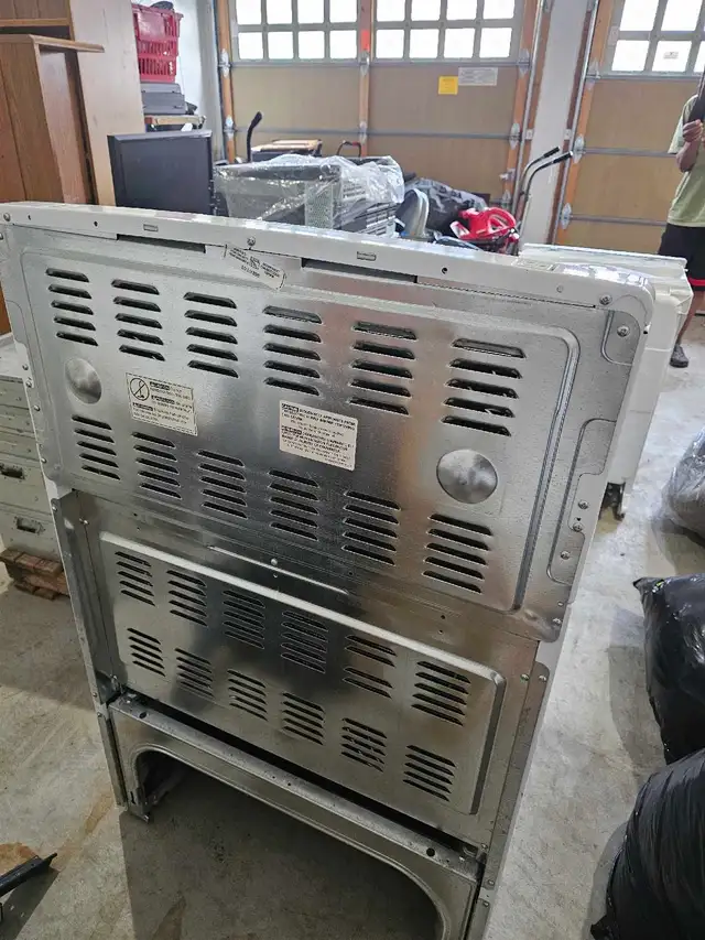 stove- never used newer  in Stoves, Ovens & Ranges in Markham / York Region - Image 4