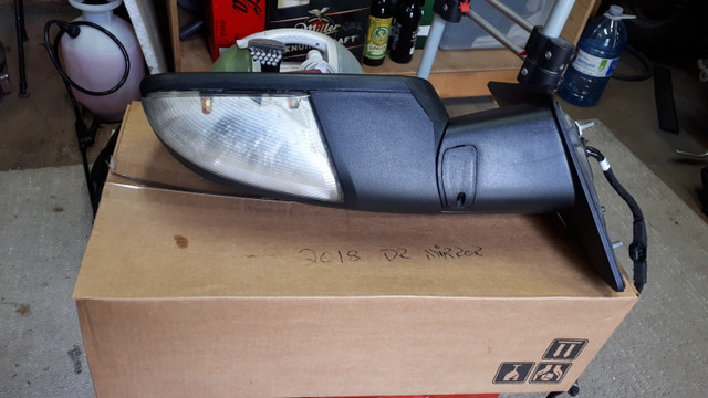 2018 dodge Ram drivers outer mirror in Auto Body Parts in Kelowna - Image 2