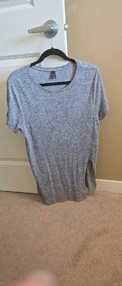 Very good condition, size medium, light grey with black specs, $5.00, pick up in Harbour Landing, cr...
