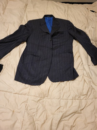 2x dress coats 1 sean john 2 chemise 1 tie and dress shoes