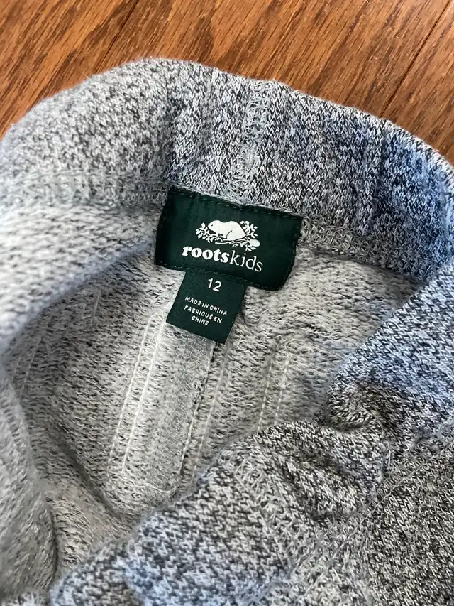 Roots girls sweatpants - size 12 in Kids & Youth in Mississauga / Peel Region - Image 4