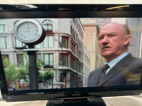 Sharp LC-37D44U 37" AQUOS 720p LCD TV