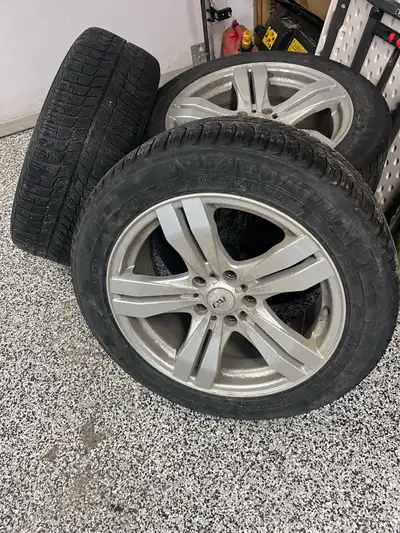 Ensemble de quatre pneus d'hiver Michelin X-Ice avec mag (roues/jantes) plus 5 ieme pneus d’extra Ét...