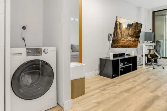 Furnished Downtown Studio - Utilities + WiFi Incl - Pool & Gym in Long Term Rentals in Vancouver - Image 11