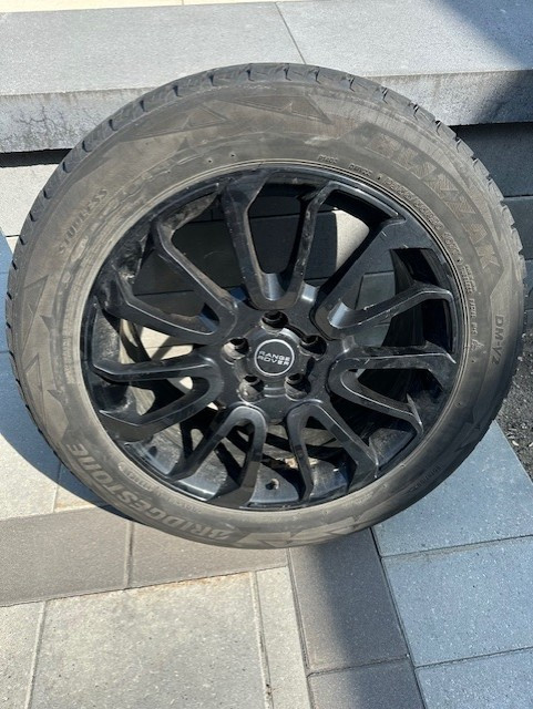 255-50-20  (Range Rover Sport) winter tires and rims in Tires & Rims in Markham / York Region - Image 3