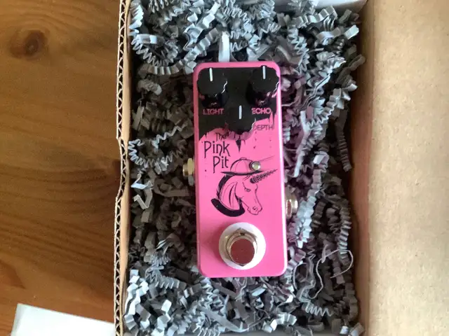 Johnny Rock Pink Pit Delay Pedal in Amps & Pedals in City of Montréal - Image 7