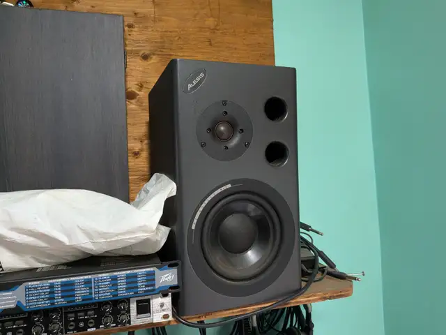 Analog recording studio582387480375470085