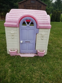 Kids outdoor playhouse