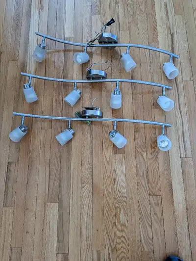 Plusieurs luminaires plafond, View more