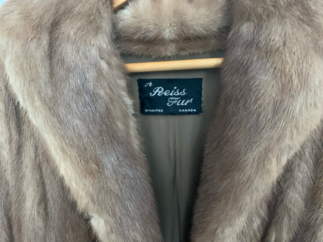 Vintage Women’s Reiss Mink Fur Coat Size  L - Offers Considered in Women's - Tops & Outerwear in Winnipeg - Image 4