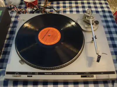 . Table tournante Technics SL-D20 Turntable- Direct Drive - SLD20 ### ANNONCE RÉVISÉE - PRIX RÉDUIT...
