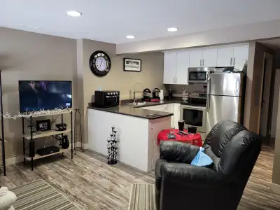 2 Bed 1 Bath Ground-Level Suite for Rent – Great Location!