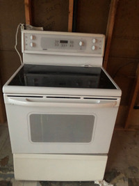  Good condition Stove for sale, 437 261 2290