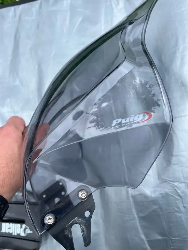 Puig motorcycle windscreen in Motorcycle Parts & Accessories in Ottawa - Image 3
