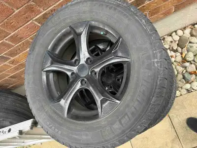 Selling 17 inch rim came of Toyota highlander. Rim has 5x114.3 bolt pattern and tire are almost fini...