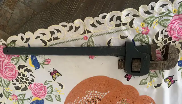 pipe wrench 24557921951715829763