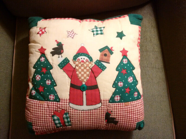 CHRISTMAS PILLOW(S) in Holiday, Event & Seasonal in Kitchener / Waterloo