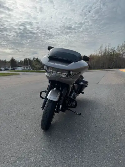 2023 Harley-Davidson CVO™ Road Glide™THE ALL-NEW CVO™ ROAD GLIDEPOWERFUL STANCE. STREAMLINED FLOW. P...