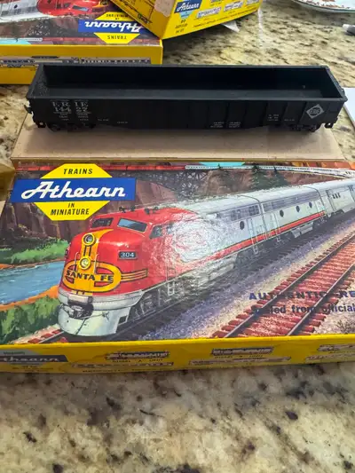 Athearn HO gondola car, View more