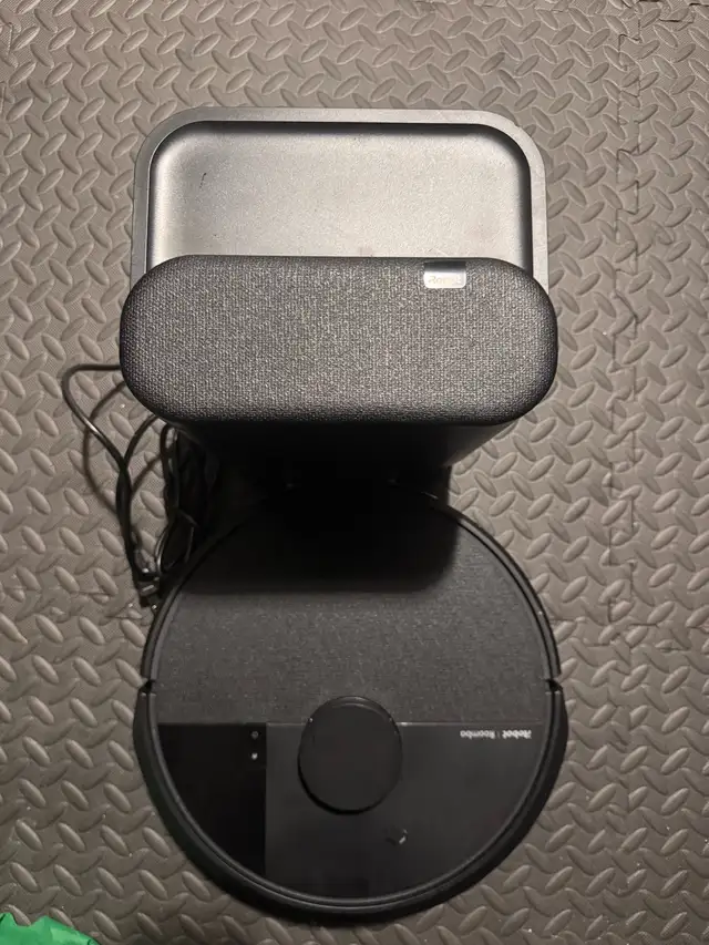 iRobot Roomba Combo j7+ Robot Vacuum and Mop in Vacuums in Ottawa - Image 3