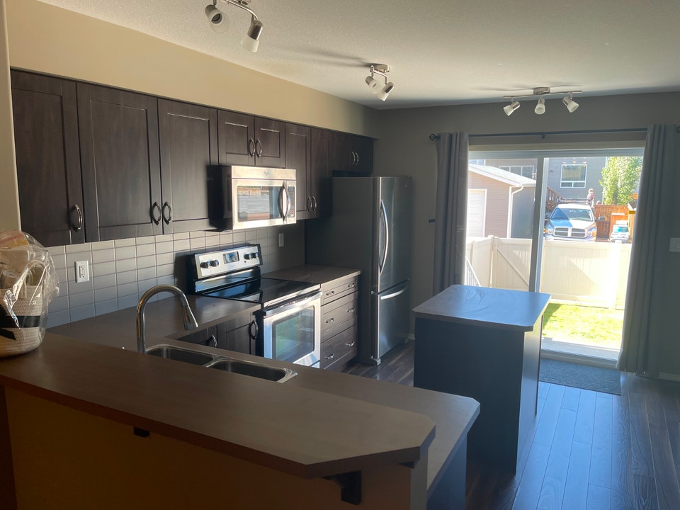 Townhouse for Rent - 2 Bed, 3 Bath - A/C, 2 Parking, Clearview 5