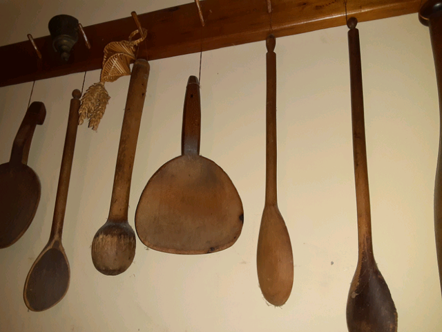 Antique kitchen utensils "calling all chefs" in Kitchen & Dining Wares in Mississauga / Peel Region - Image 4