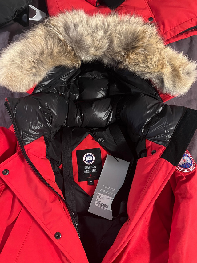 Canada goose Ellesmere Parka Ladies Size M Red color  in Women's - Tops & Outerwear in Calgary - Image 2