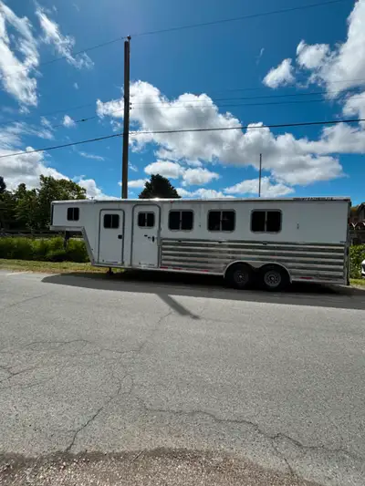 2009, 4 horse slant, Featherlite trailer in excellent condition. Size: 7.5 ft wide and 25 ft long, w...