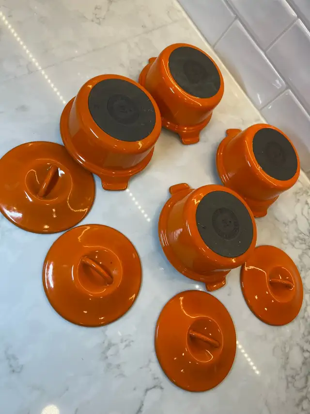 Le Creuset Mini Cocotte Set - Orange in Kitchen & Dining Wares in Calgary - Image 9