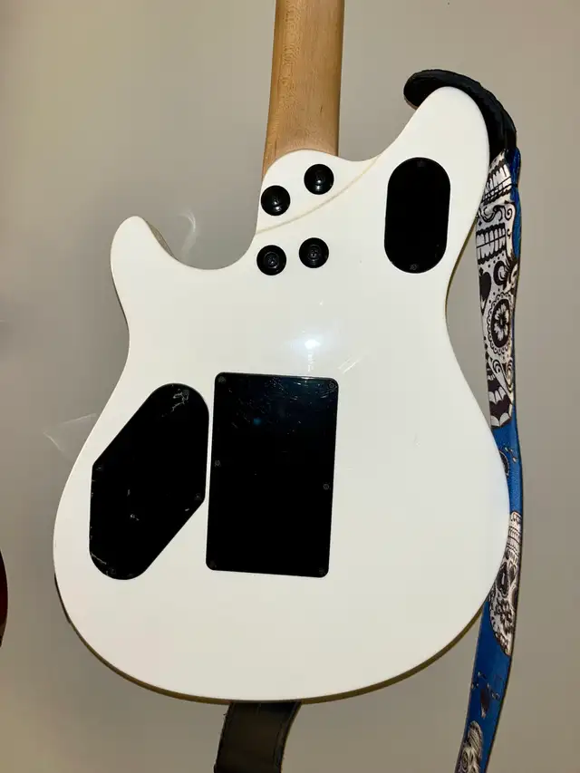 EVH WOLFGANG SPECIAL in POLAR WHITE in Guitars in Markham / York Region - Image 5