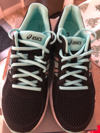 Ladies ASICS Gel Sneakers-Size 7.5 (NEW)