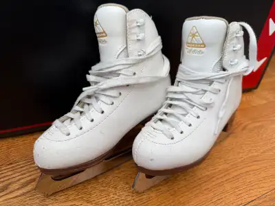 Jackson artiste figure skate (CanSkate or star skate)13.5B, View more