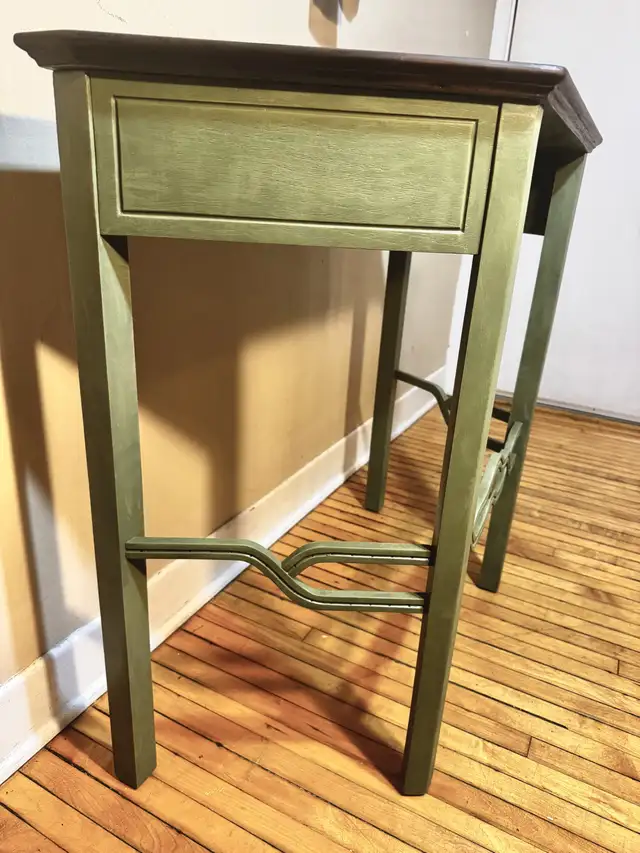 vintage table in Other Tables in City of Halifax - Image 9