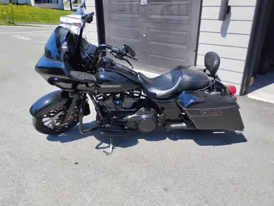 Harley Road Glide 2019 – 131ci Stage 4 Full Screamin’ Eagle monté chez Harley. Moto légendaire, prêt...