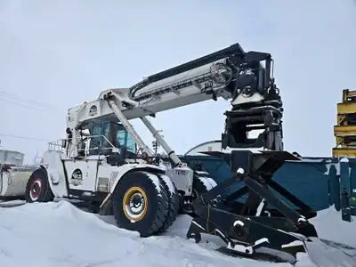 40,000 HRS (ROUGHLY) CURRENTLY SET UP WITH A STEEL PLATE LIFTING ATTACHMENT, BUT HAS THE CONTAINER L...