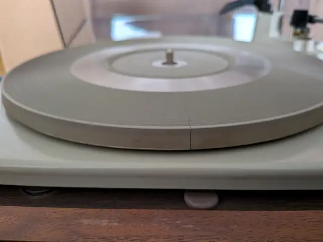 KLH Cambridge Massachusetts Model Twenty AM/FM Radio Turntable. in Stereo Systems & Home Theatre in City of Toronto - Image 10