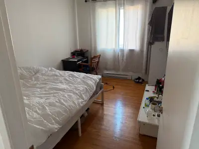 chambre à louer dans un 4 1/2… 750$ tout inclus
