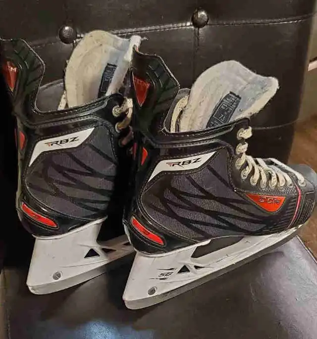 Mens CCM Skates  shoes size 9 skate size 7.5 in Skates & Blades in Barrie - Image 3