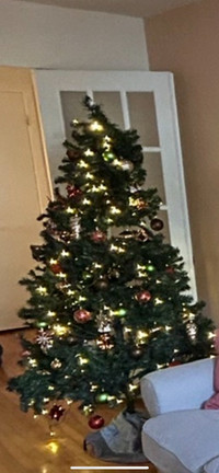 Christmas Tree with Ornaments / Sapin de Noël avec décorations 