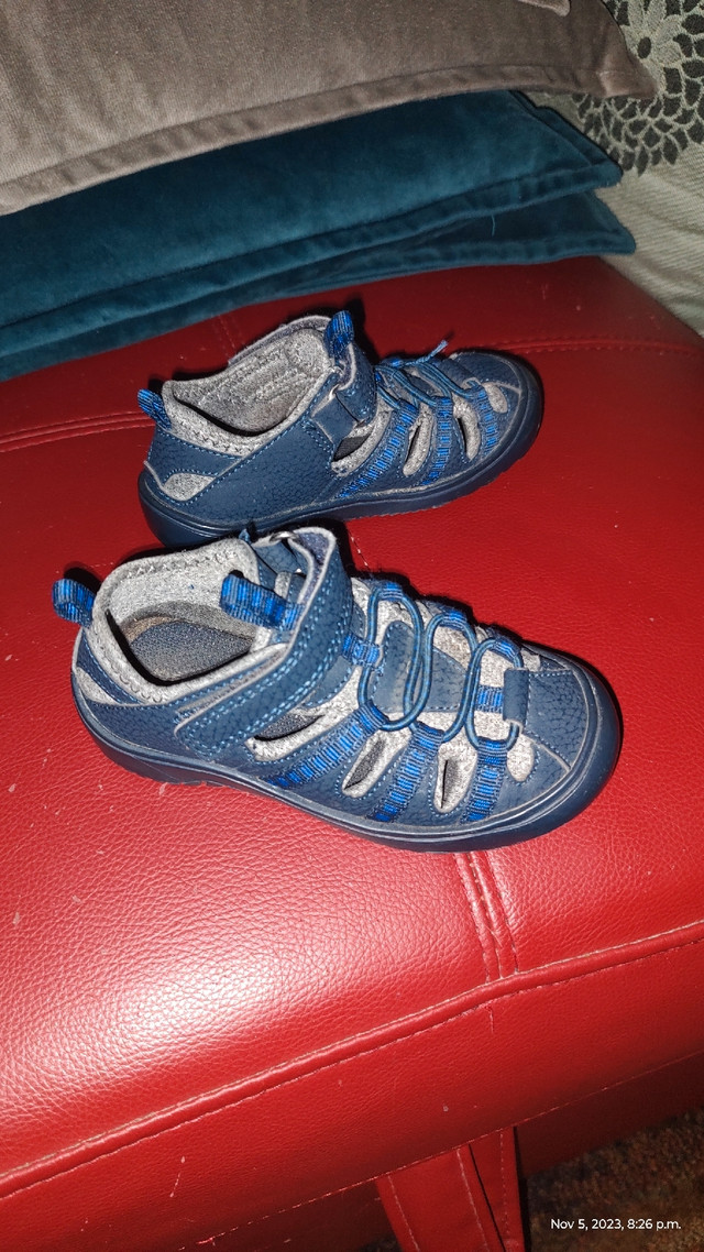 Size 7 toddler shoes  in Clothing - 2T in Oakville / Halton Region - Image 2