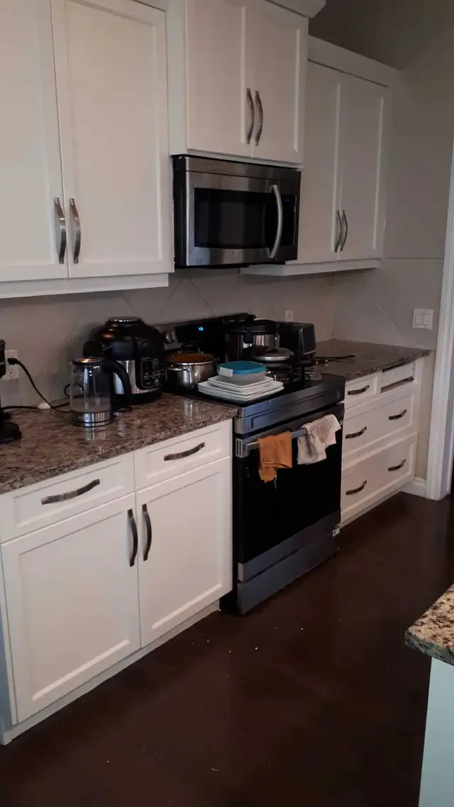 Kitchen cabinet Repairs in Cabinets & Countertops in Calgary - Image 6