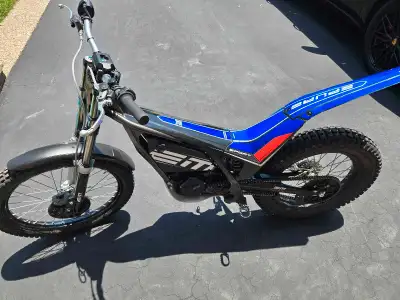 If you know trials bikes you know this is the most premium etrials bike you can get. Perfect to be a...
