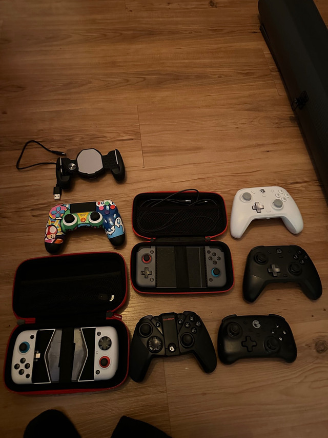 Controllers (Nintendo switch, PlayStation, iPhone, android, more in General Electronics in Sudbury
