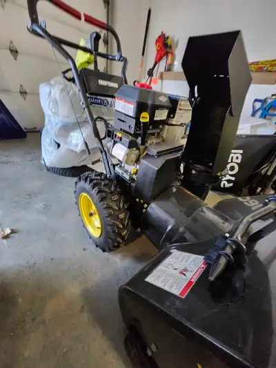 Lanceur de neige à deux étapes 30" / Dual stage Snow blower 30", View more