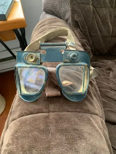 A great addition to WWII memorabilia collectors. These goggles were worn by RAF and USAF fighter pil...