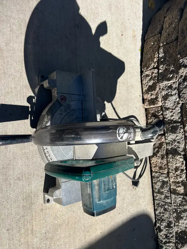 Black and Decker 10” miter saw 1710 in Power Tools in Edmonton - Image 2