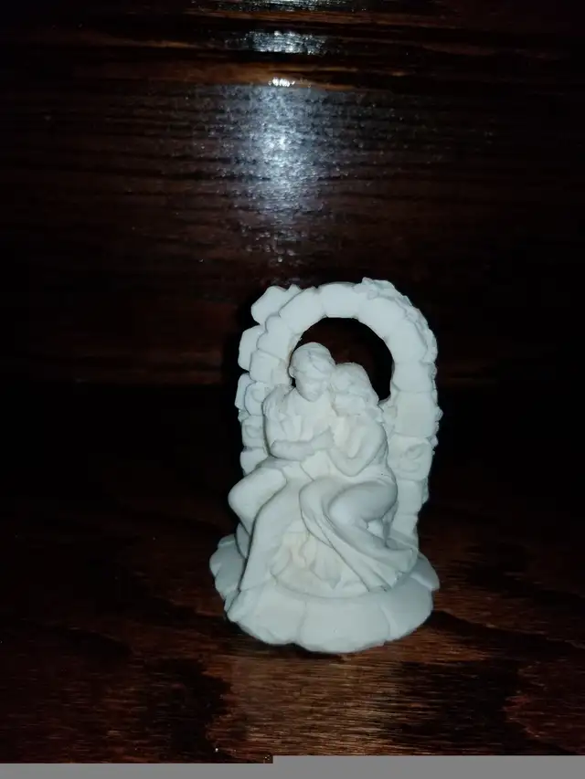 Celebration Candle & Figurine in Arts & Collectibles in Mississauga / Peel Region - Image 4